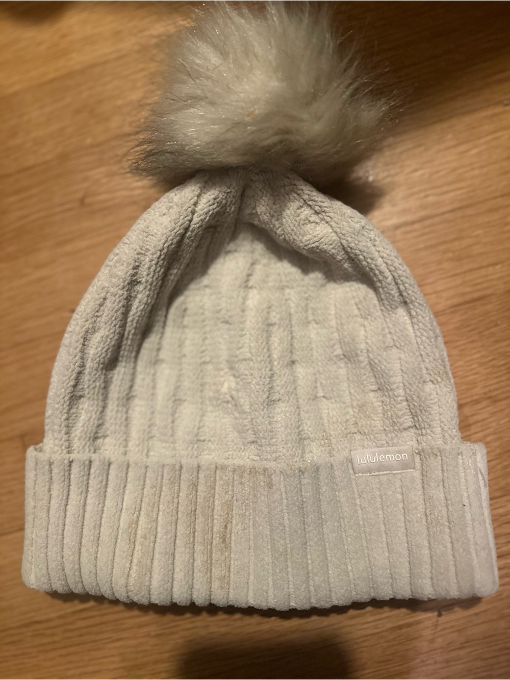 LULULEMON Cable Knit Pom Beanie in cream never worn!